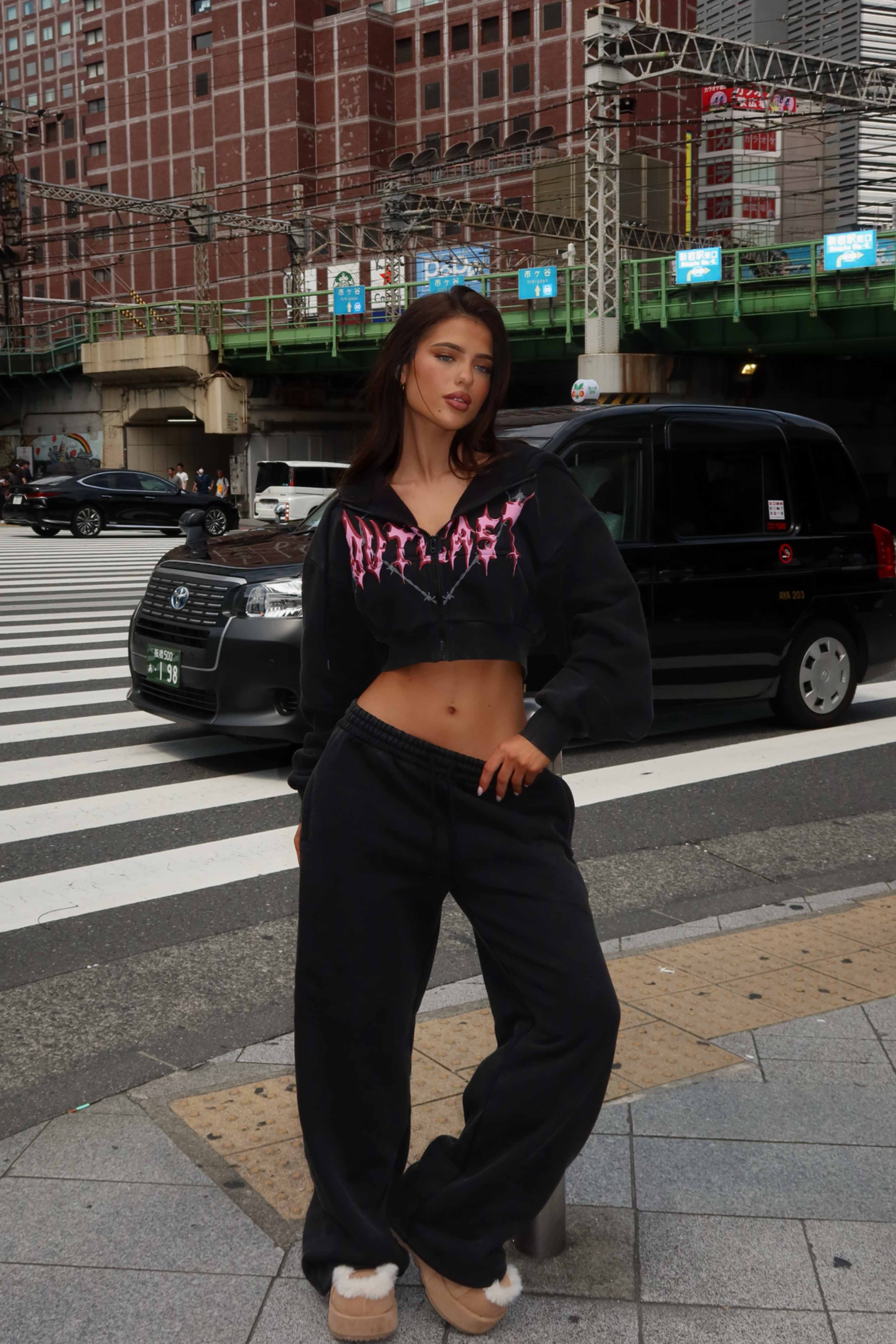 NYA CROPPED HOODIE WASHED BLACK - Image 4